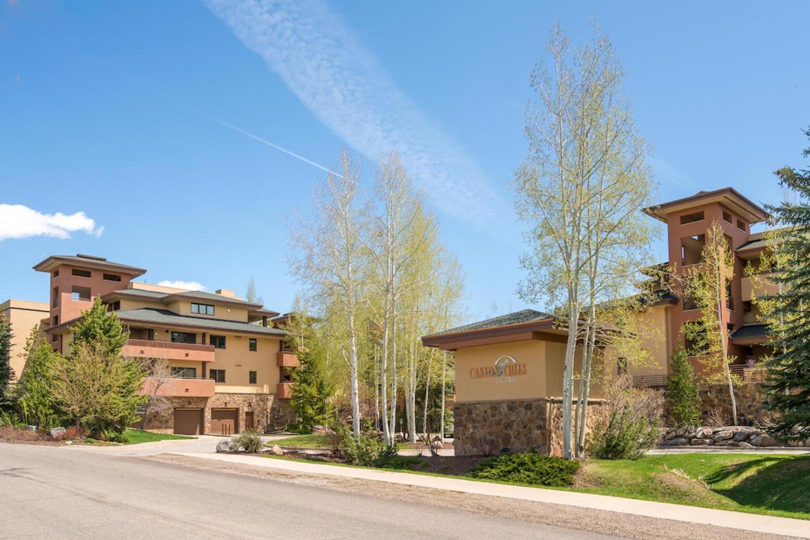 #1012 - Walk To Ski, Newly Remodeled Mountain View Condo With Pool Steamboat Springs Esterno foto