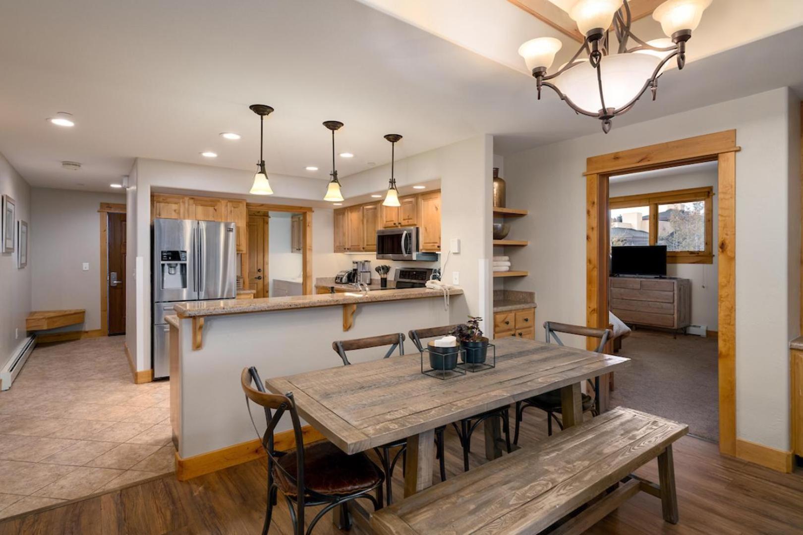 #1012 - Walk To Ski, Newly Remodeled Mountain View Condo With Pool Steamboat Springs Esterno foto